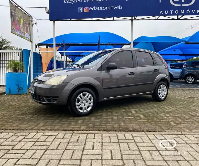 Carro Ford Fiesta Hatch 2004 Personnalité 1.0 8V