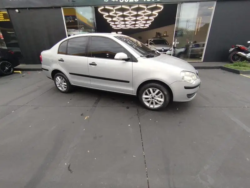 Volkswagen Polo Sedan 1.6 8V (Flex)