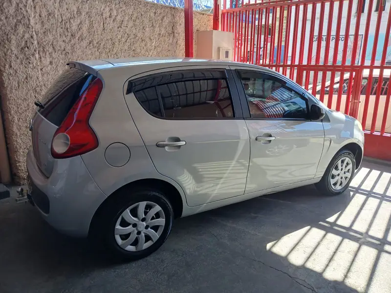 Fiat Palio Attractive 1.4 8V (Flex)