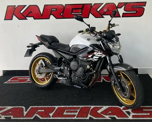 Carro Yamaha XJ6 N 2016 XJ6 N SP (ABS)