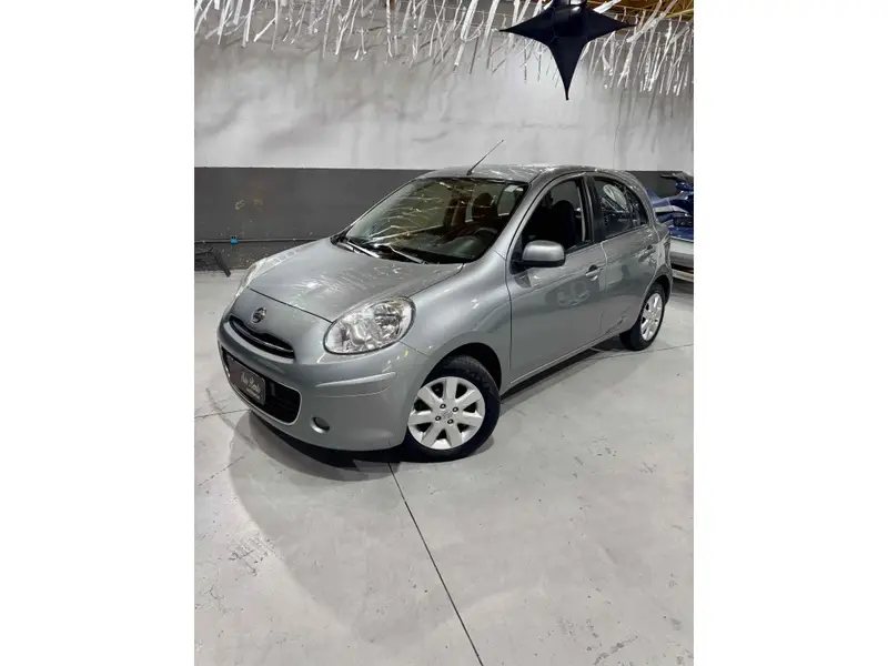 Nissan March 1.6 16V SV (Flex)