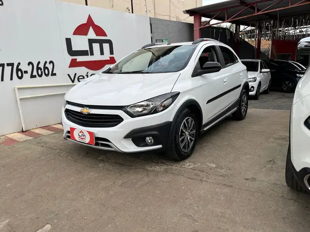 Carro Chevrolet Onix 2018 1.4 Activ SPE/4 (Aut)