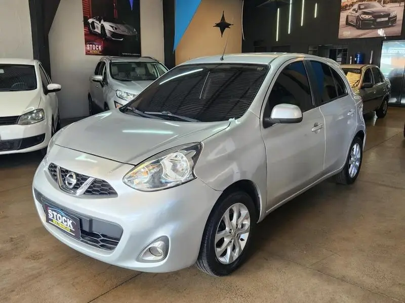 Nissan March 1.6 16V SV (Flex)