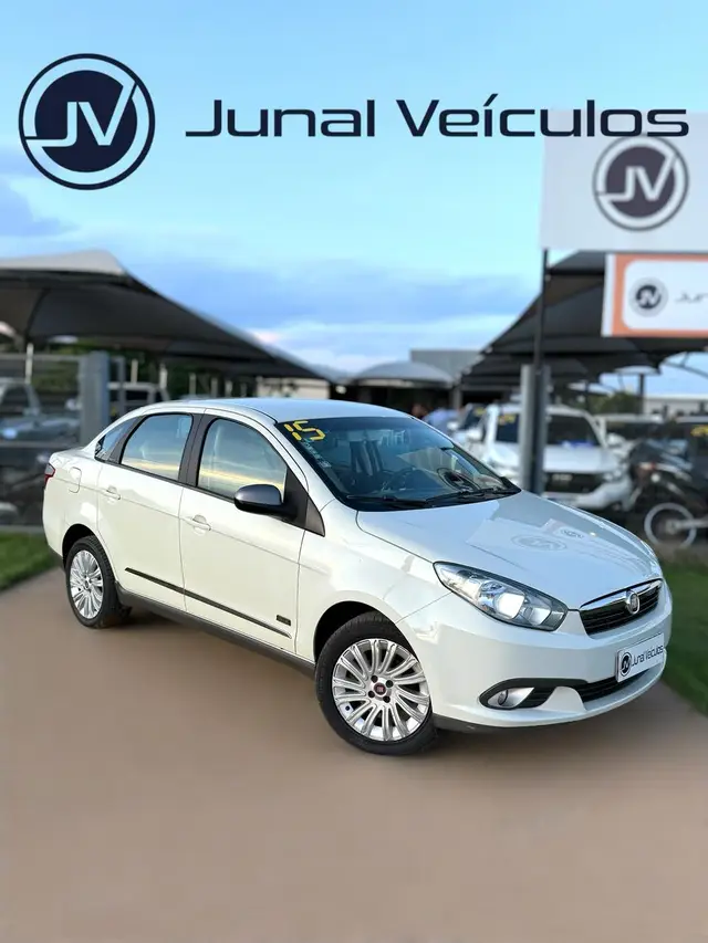 Carro Fiat Grand Siena 2015 ESSENCE ITALIA 1.6 Flex 16V
