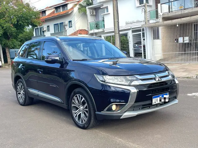 Carro Mitsubishi Outlander 2018 Comfort 2.0 16V (Aut)