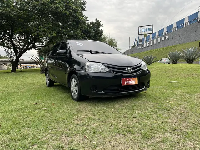 Carro Toyota Etios 2016 XS 1.5 (Flex)