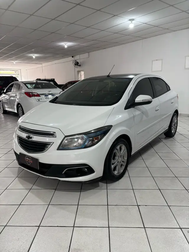 Carro Chevrolet Onix 2015 1.4 LT SPE/4 (Aut)