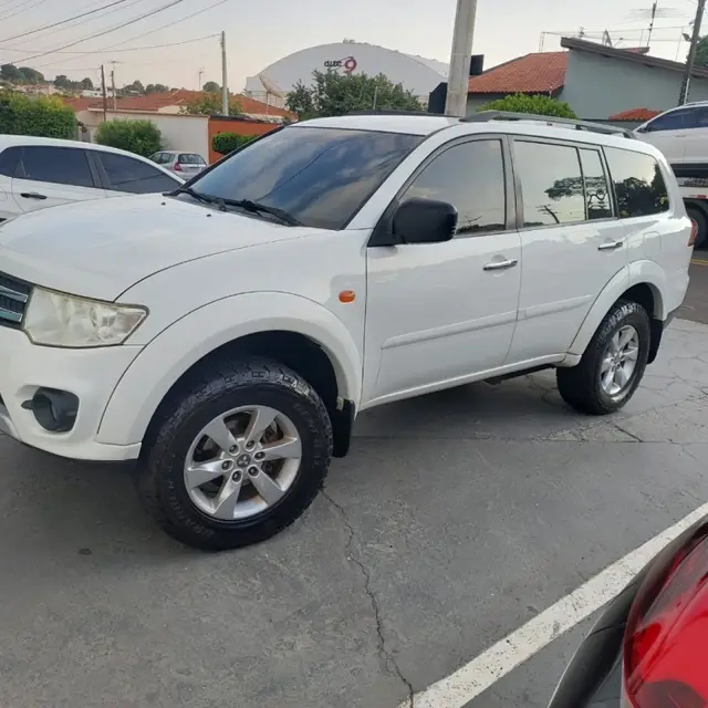 Carro Mitsubishi Pajero Dakar 2016 3.2 HPE 4WD (Aut)