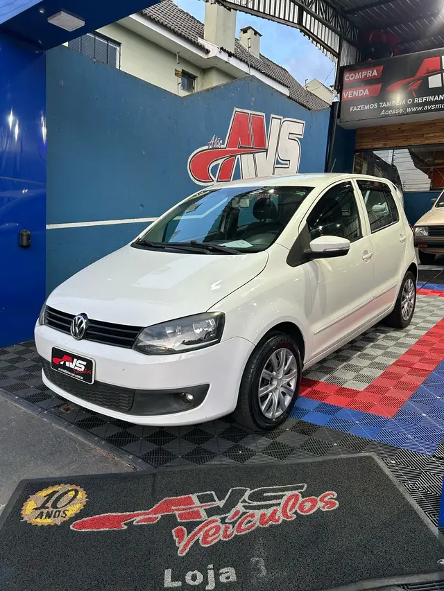 Carro Volkswagen Fox 2014 1.0 TEC (Flex) 4p