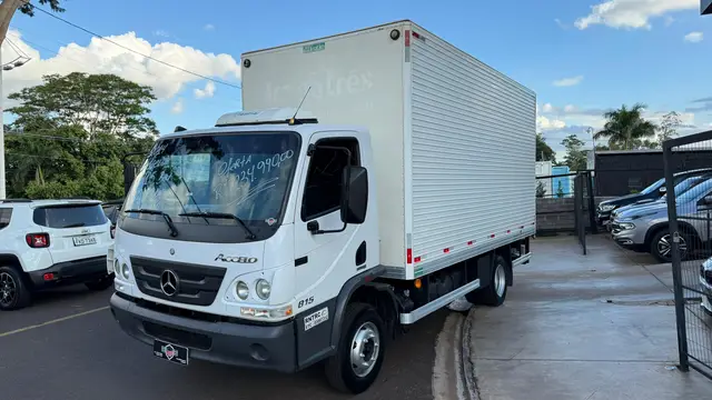 Carro Mercedes-Benz Accelo 2014 815/37