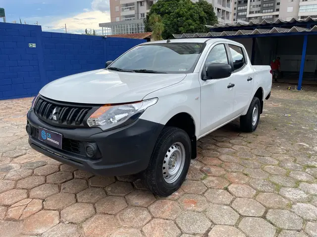 Carro Mitsubishi L200 2022 Triton GL 2.4