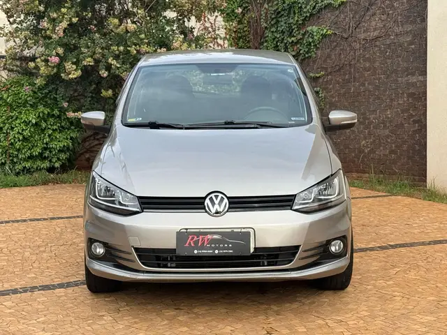Carro Volkswagen Fox 2015 1.0 TEC Comfortline (Flex)