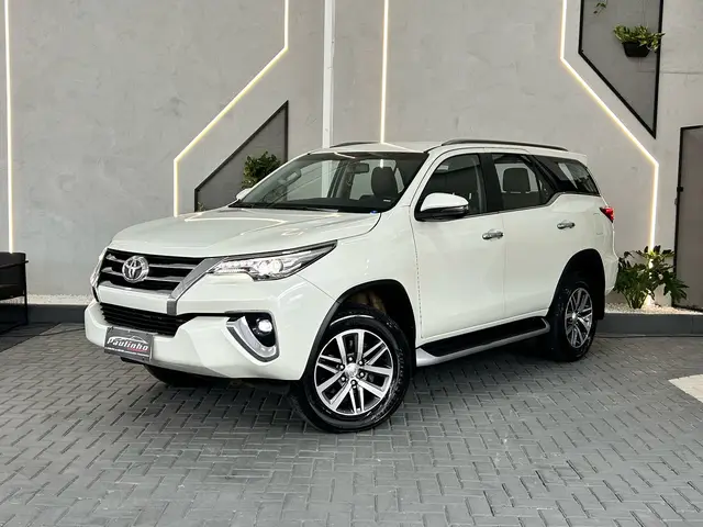 Carro Toyota SW4 2020 2.8 TDI SRX 5L 4x4 (Aut)