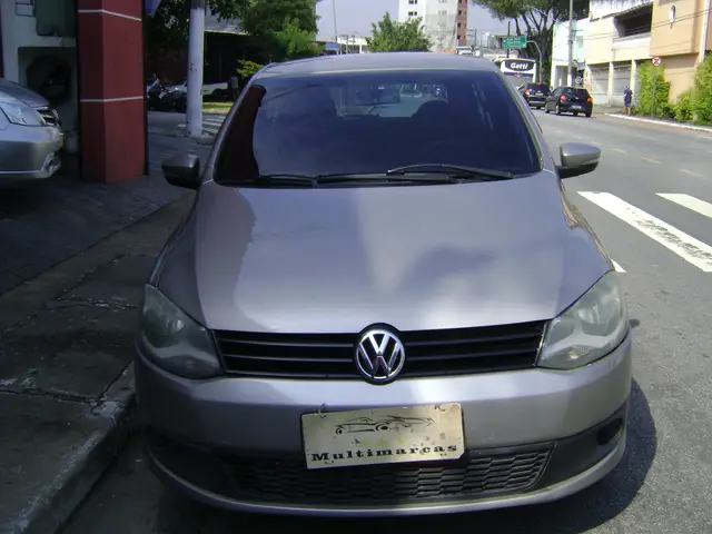 Carro Volkswagen Fox 2011 1.0 8V (Flex) 2p