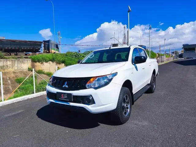 Carro Mitsubishi L200 2022 Triton GL 2.4