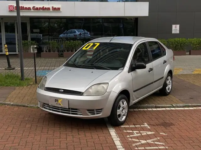 Carro Ford Fiesta Hatch 2007 Personnalité 1.0 8V