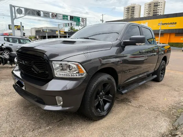 Carro RAM Classic 2022 Laramie 5.7