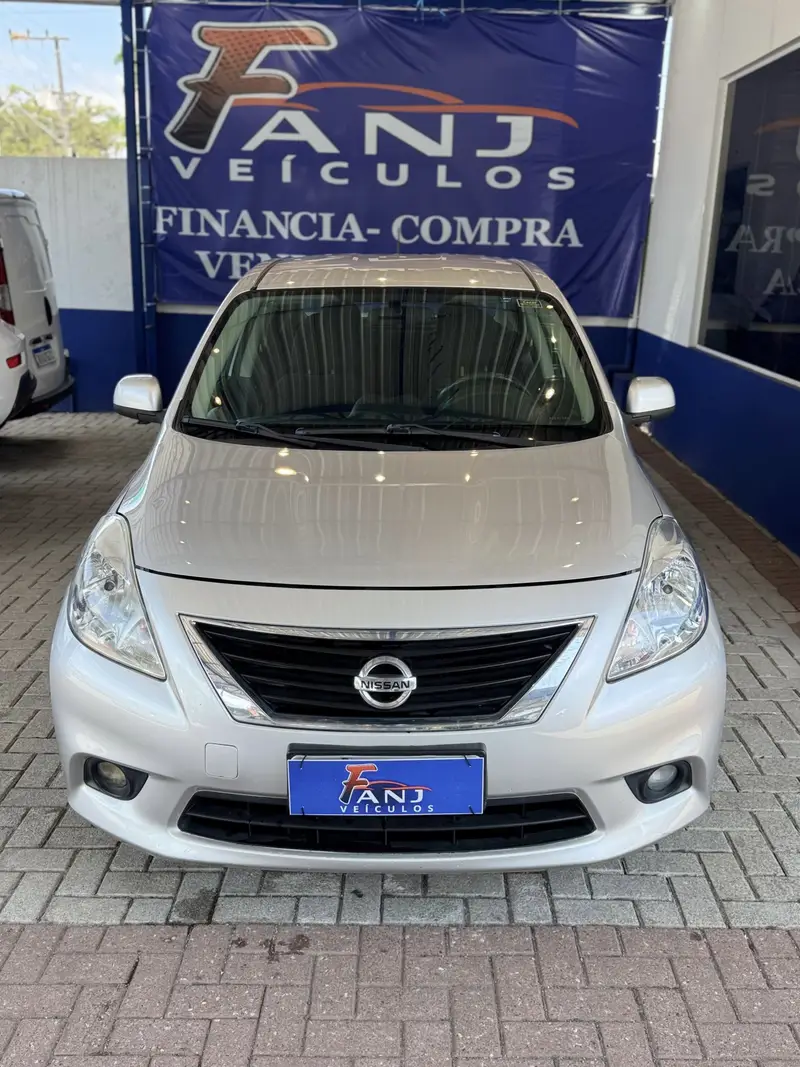 Nissan Versa 1.6 16V SL (Flex)