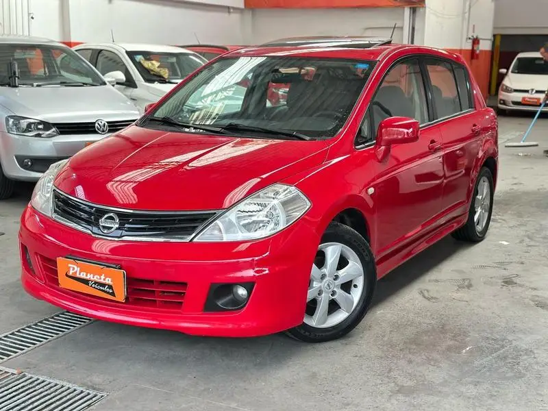 Nissan Tiida SL 1.8 (flex)