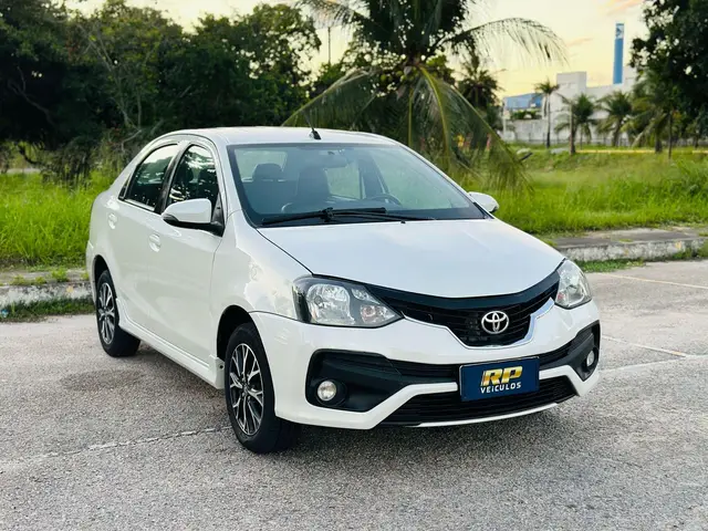 Carro Toyota Etios 2019 Platinum 1.5 (Aut) (Flex)