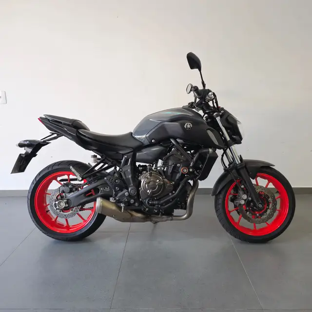 Carro Yamaha MT-07 2023 ABS
