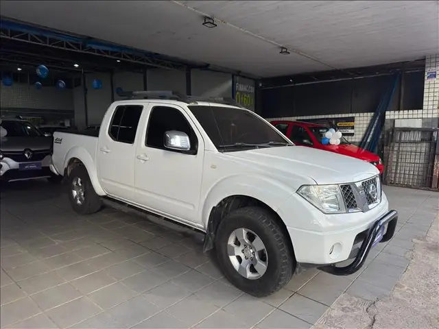 Carro Nissan Frontier 2013 LE 4x4 2.5 16V (cab. dupla) (aut)