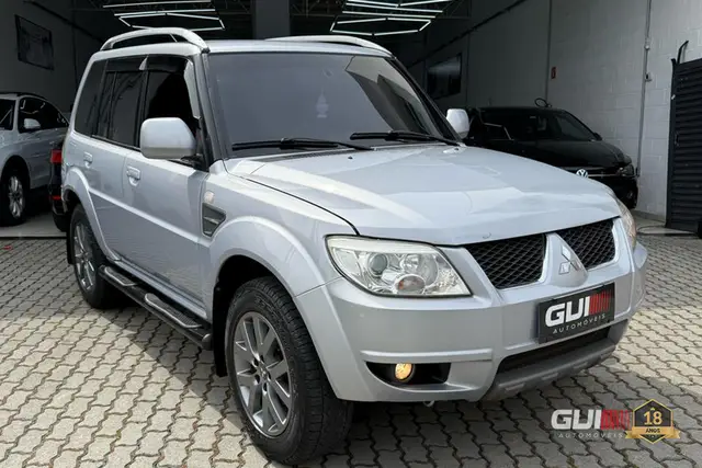 Carro Mitsubishi Pajero TR4 2013 2.0 16V 4x2 (Flex)