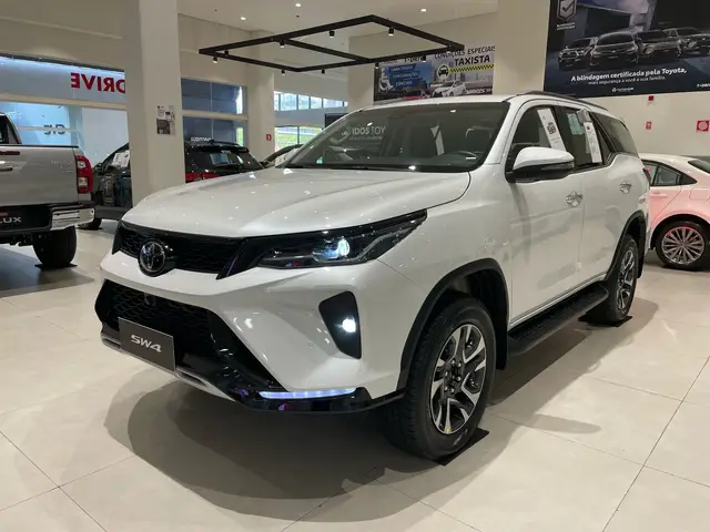 Carro Toyota SW4 2025 SRX Platinum 2.8 Turbodiesel 4x4 (Aut.) (7 Lugares)