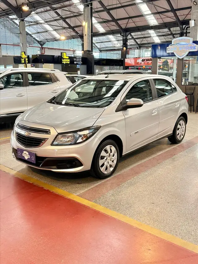 Carro Chevrolet Onix 2015 1.4 LT SPE/4 (Aut)