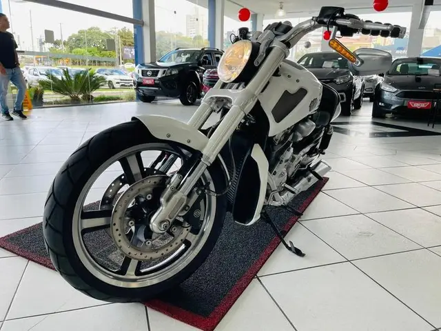 Carro Harley-Davidson V Rod Custom 2011 1250cc MUSCLE VRSCF