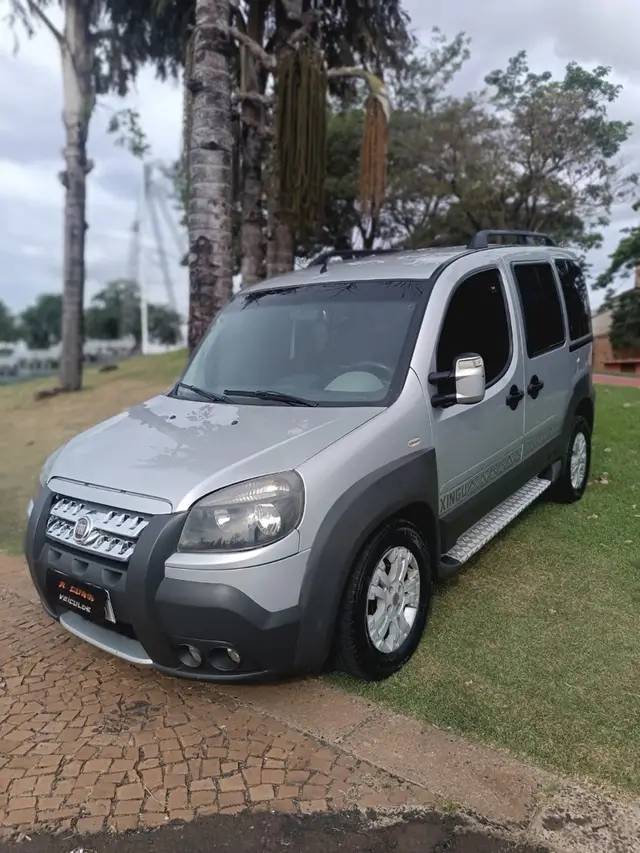 Carro Fiat Doblò 2013 Adventure 1.8 16V (Flex)