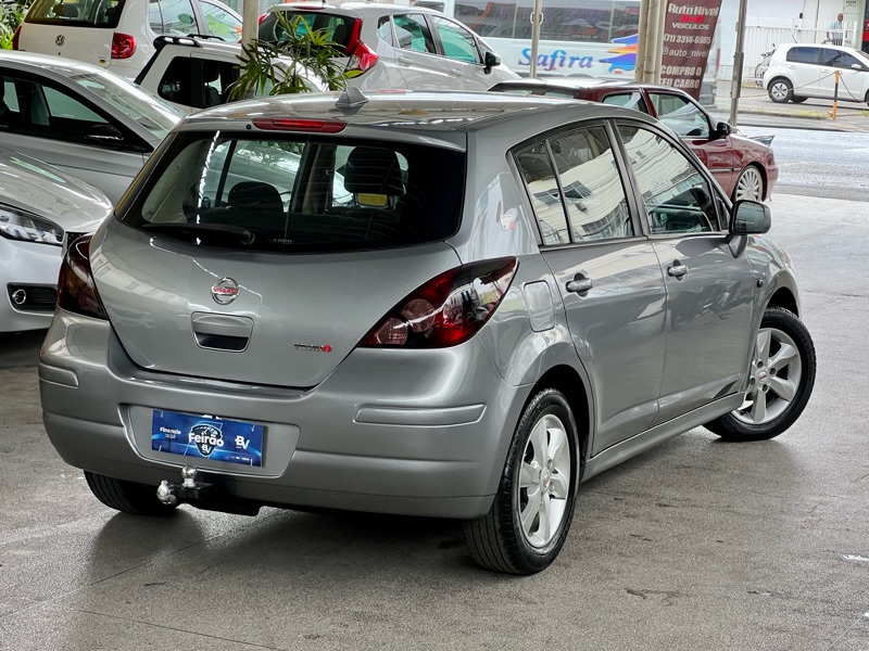 NISSAN TIIDA