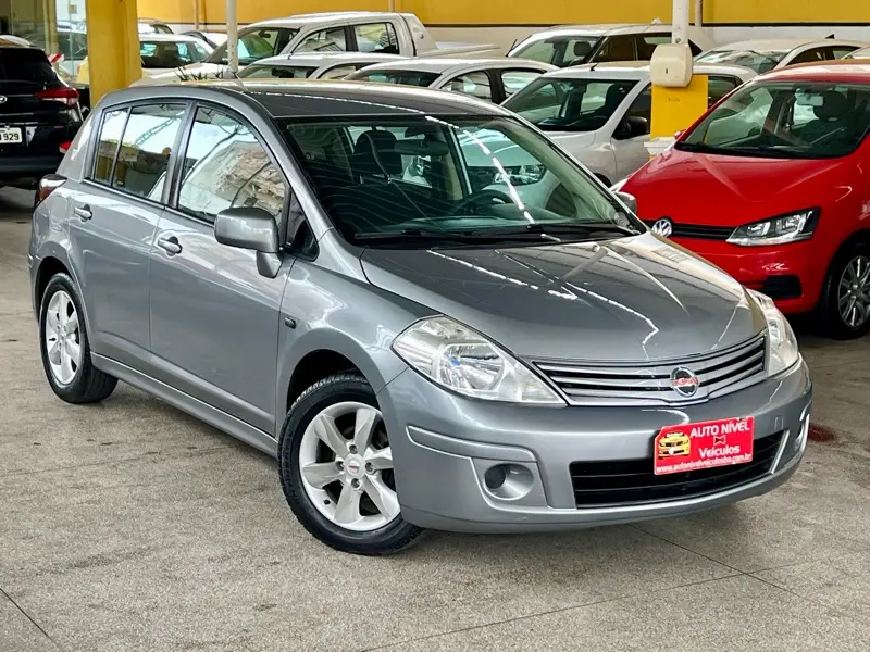 Nissan Tiida S 1.8 (flex)