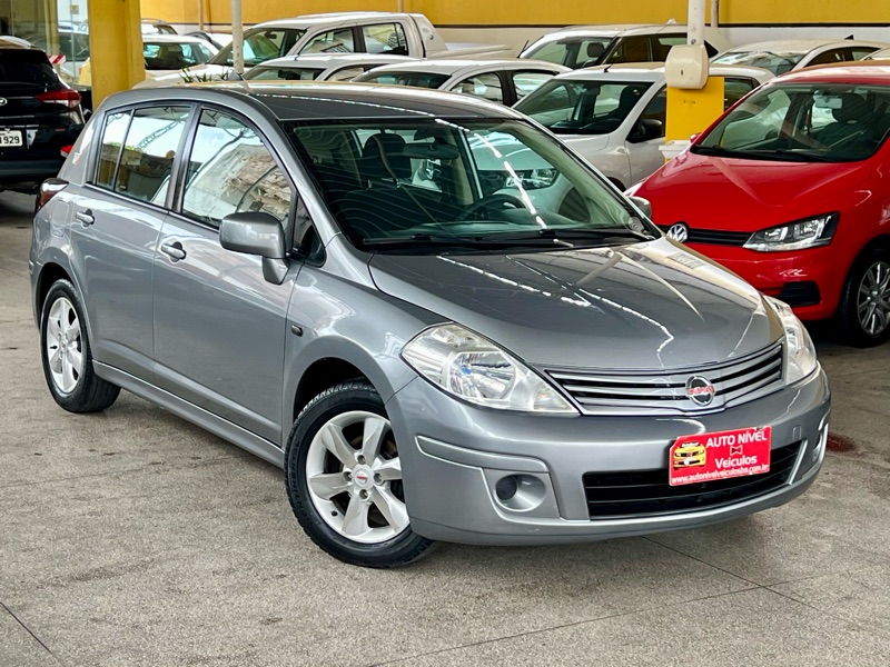 NISSAN TIIDA
