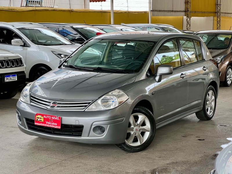 NISSAN TIIDA