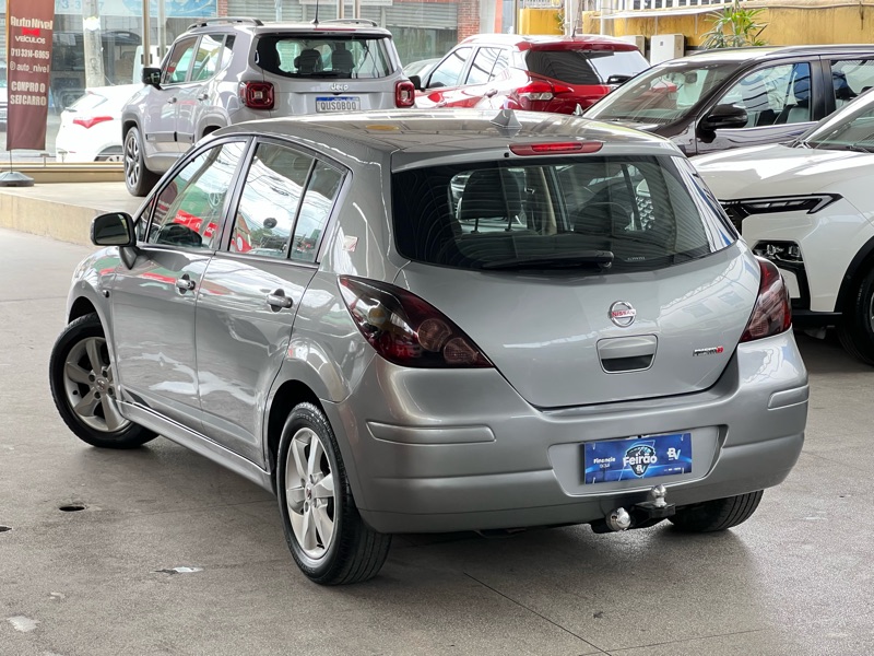 NISSAN TIIDA