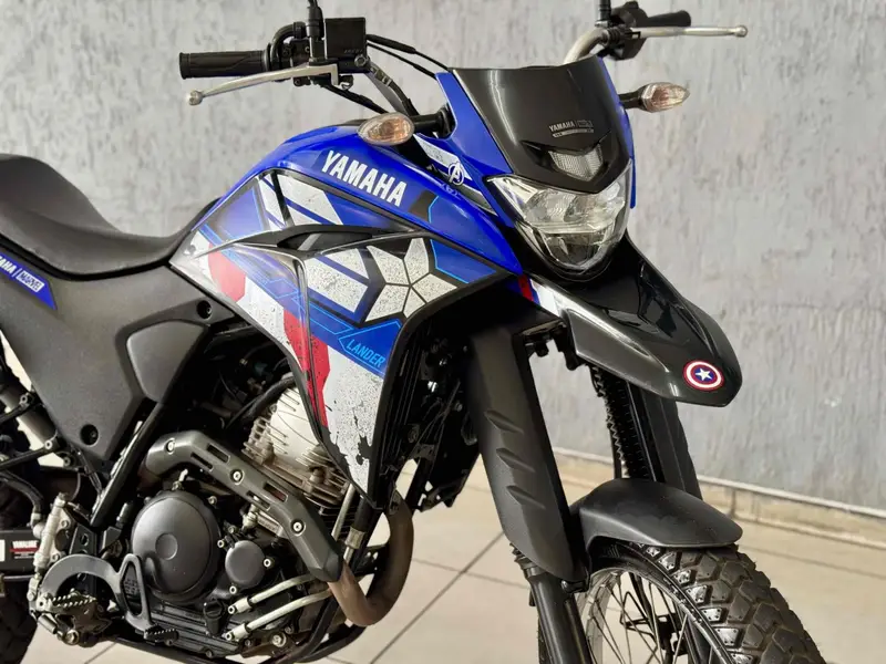 Yamaha XTZ 250 Lander Capitão América