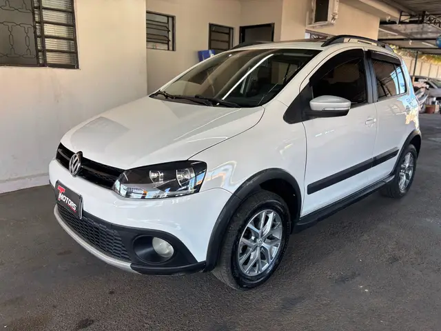 Carro Volkswagen CrossFox 2014 1.6 VHT (Flex)