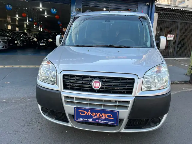 Carro Fiat Doblò 2018 Essence 1.8 5L (Flex)