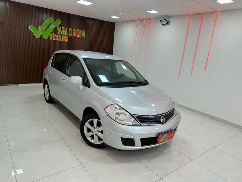 Nissan Tiida S 1.8 (flex)