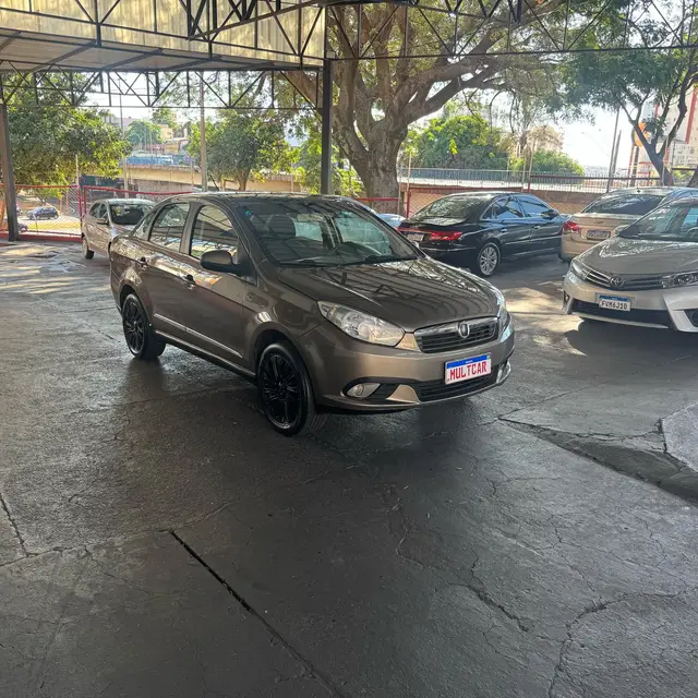 Carro Fiat Grand Siena 2015 ESSENCE ITALIA 1.6 Flex 16V