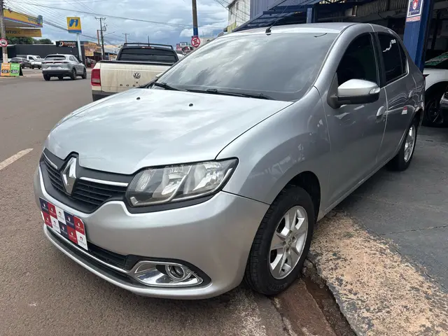 Carro Renault Logan 2014 Dynamique 1.6 8V