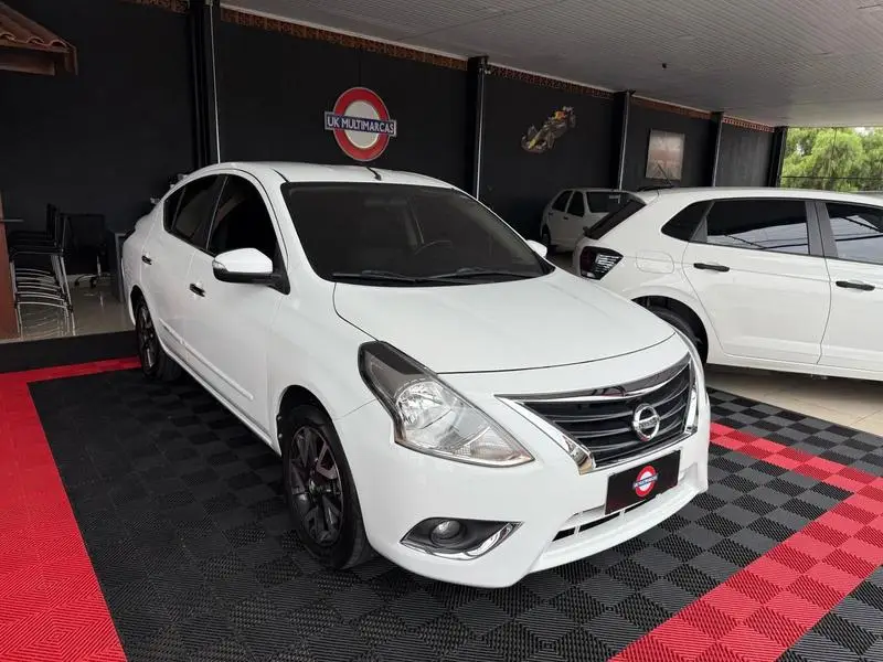Nissan Versa 1.6 16V Unique CVT (Flex)