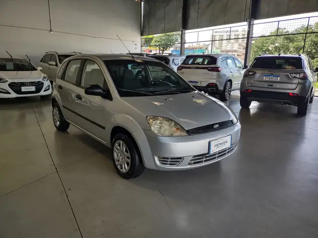 Carro Ford Fiesta Hatch 2004 Personnalité 1.0 8V