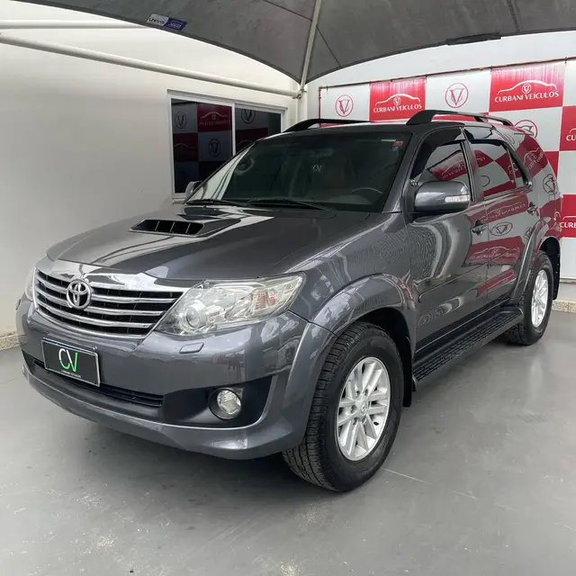 Carro Toyota Hilux SW4 2012 SRV 3.0 4X4 (7 Lugares)
