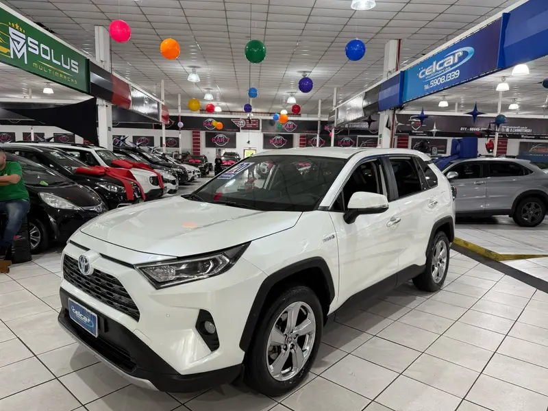 Toyota S 2.5 L AWD HYBRID