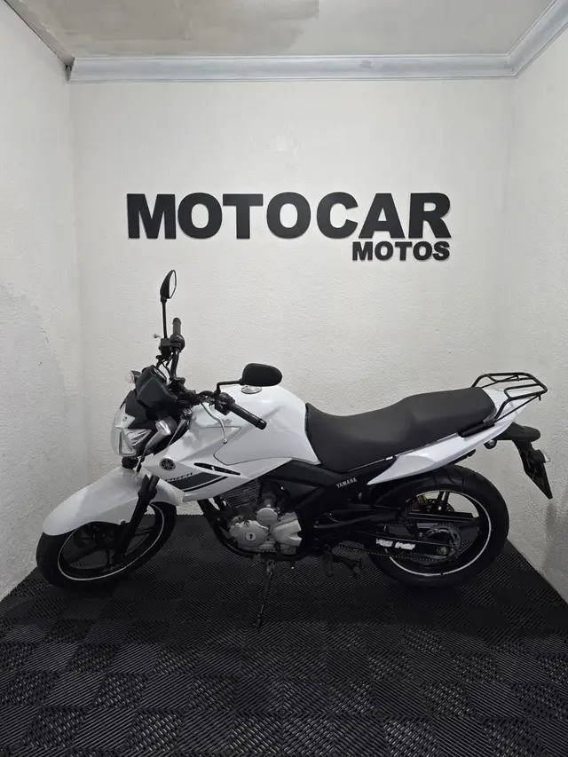 Moto Yamaha YS 250 Fazer 2014 Black Edition