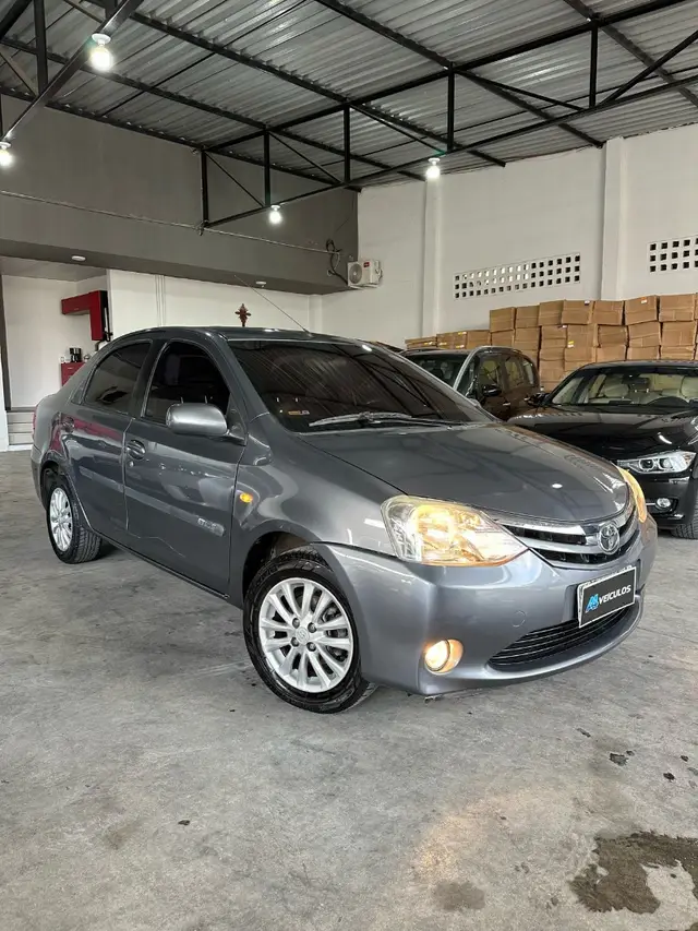 Carro Toyota Etios Sedan 2013 XLS 1.5 (Flex)