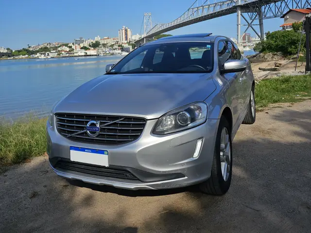 Carro Volvo XC60 2017 2.4 D5 Momentum 4WD