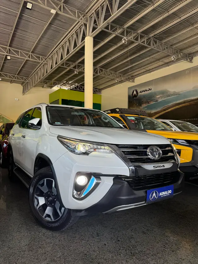 Carro Toyota SW4 2017 2.8 TDI SRX 5L 4x4 (Aut)